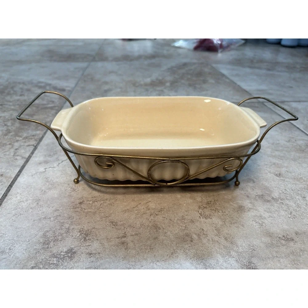 Vintage 1983 Pfaltzgraff 32 Oz Casserole Dish Metal Serving Cradle USA Cream